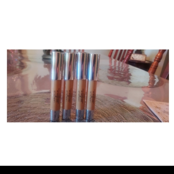BIG PRICE DROP!!  QTY 4 Laura Gellar Easy Cover Up Hydrating Concealer - Picture 2 of 2
